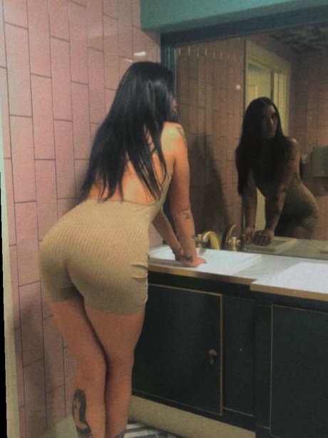 Lots of Lottie onlyfans leaks