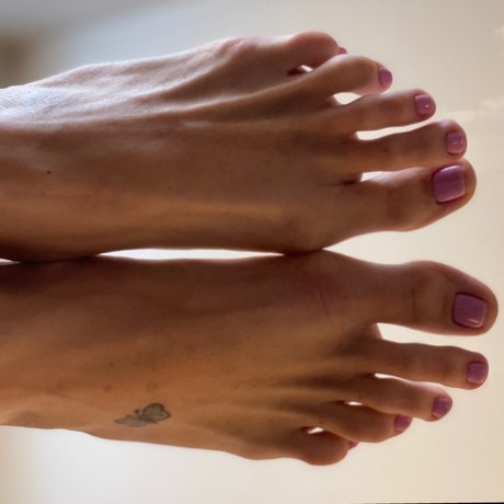 LongLegsHauteFeet onlyfans leaked.