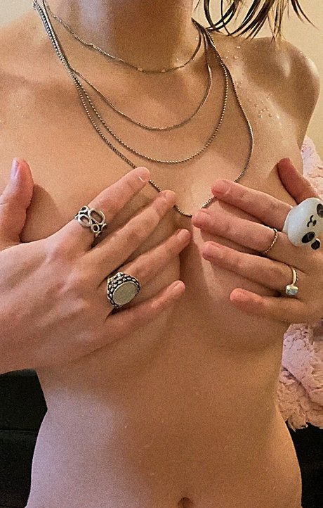 Lolly Saturn onlyfans nudes leaked