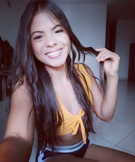 lolayen onlyfans leaks