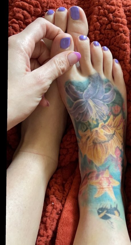 Lola Burns ass onlyfans