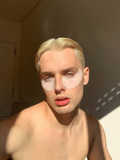 Cyril Luzin nude onlyfans