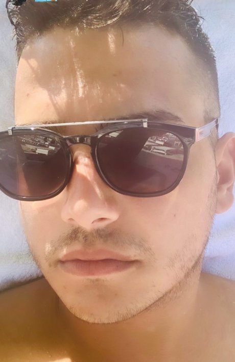 Luys Albertto onlyfans pictures