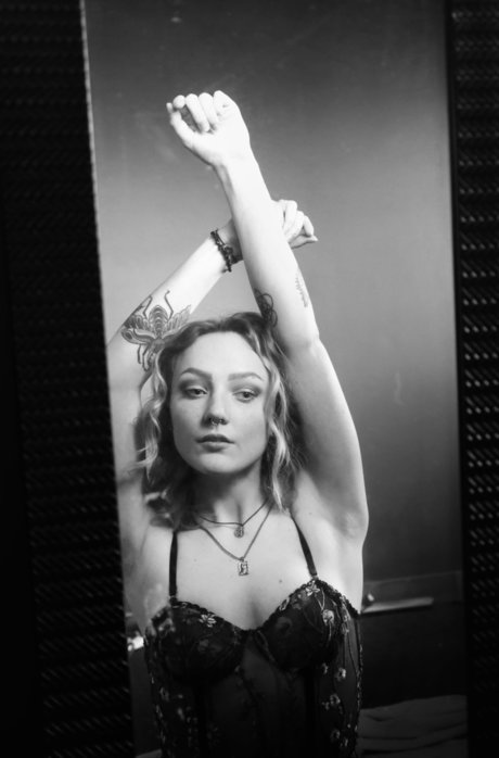 Lunar Kisses onlyfans nude pictures