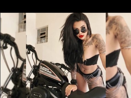 Lu Oliveira_ onlyfans striptease