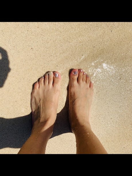 Lucy Flowers nude onlyfans