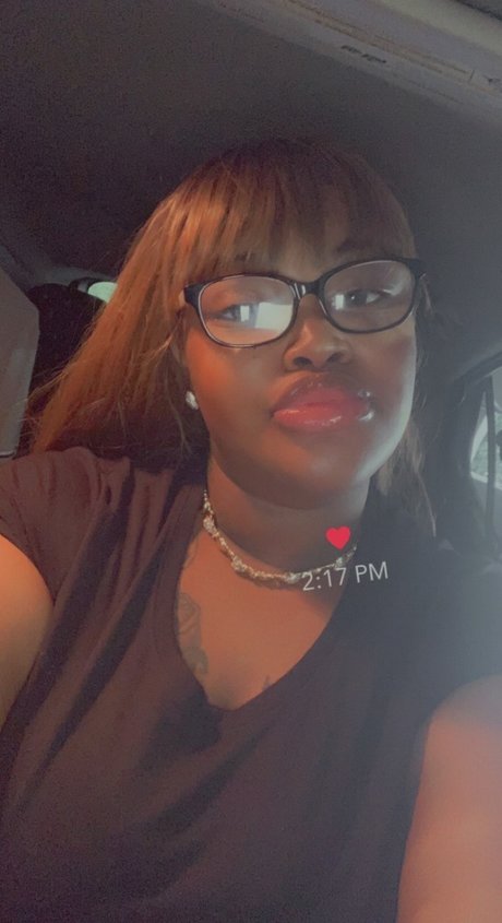 Mara Redd onlyfans leaks.