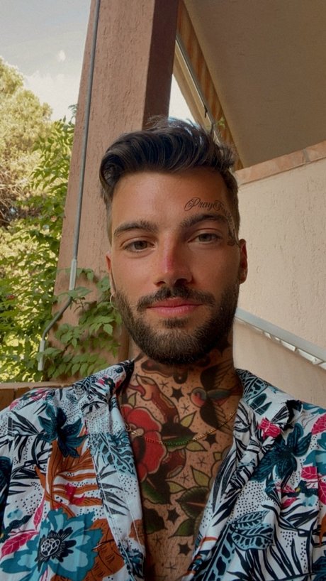 Manuel Costantino onlyfans posts