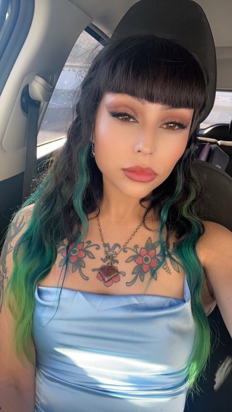 Vee Lovely nude leak onlyfans