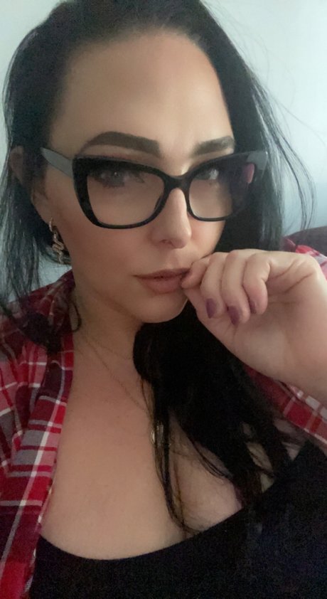 Mama Doone onlyfans striptease