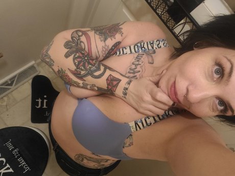 makeamericadeadagain topless onlyfans