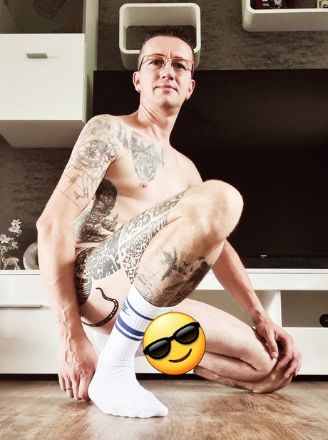 XXXnaked gay onlyfans post