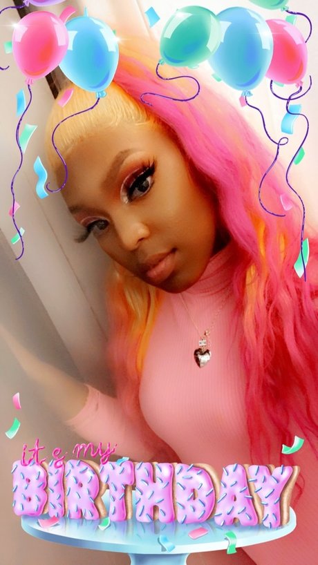 MegaMilly onlyfans explicit content