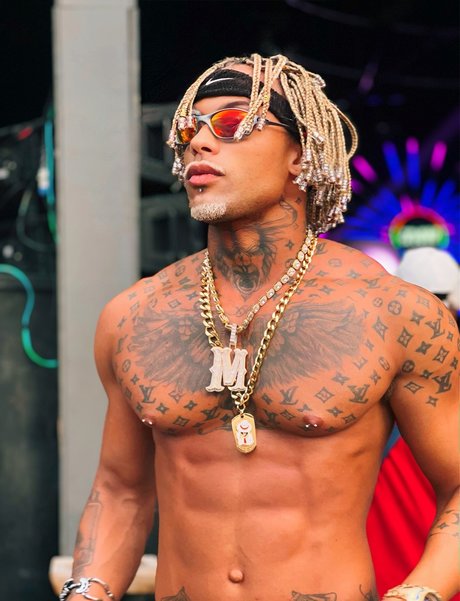 Max loirinho onlyfans striptease