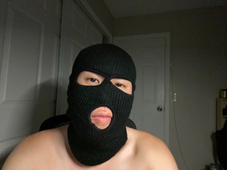 MaskedAsianDud3 onlyfans creator