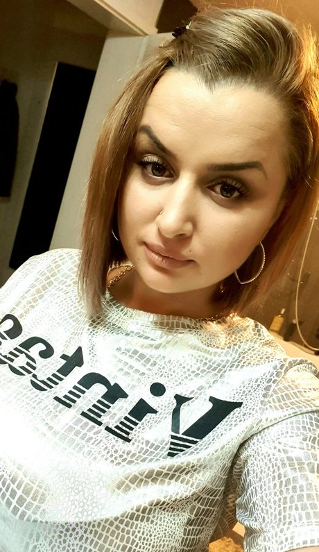 Mihaela Hott onlyfans nudes