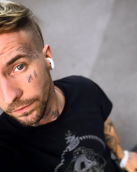 Michael Schmid top 2 3_ onlyfans naked