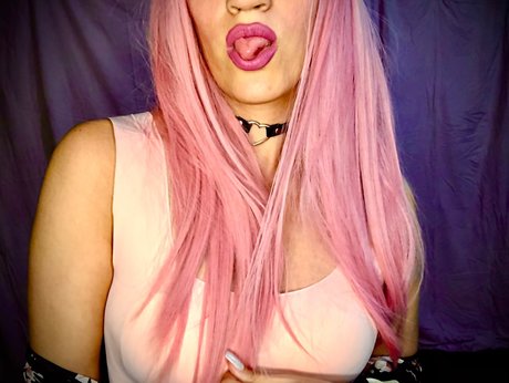 Mia Zhizah onlyfans explicit content