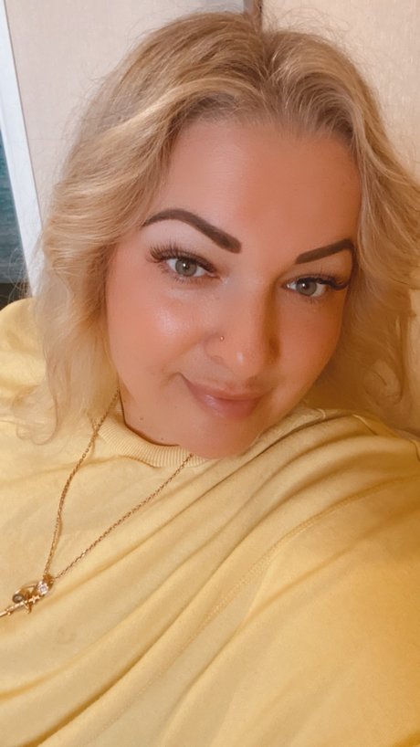 Mia Martin nude onlyfans