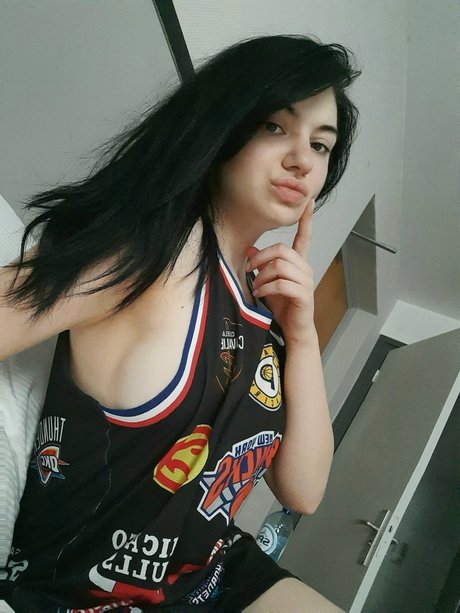 Mia Kralj onlyfans nudes leaked