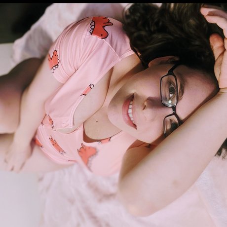 MomNextDoorVIP onlyfans nude leaked