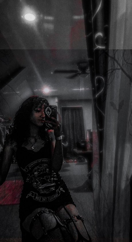 Little Em onlyfans nude tits