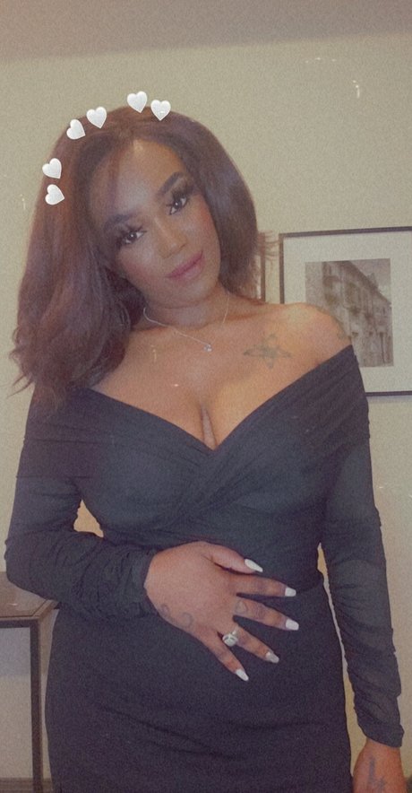 Munroe Kitty onlyfans boobs