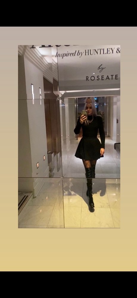 Elitezoya__ onlyfans nudes leaked