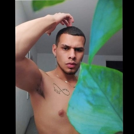 Alex Mart nez onlyfans leaked.