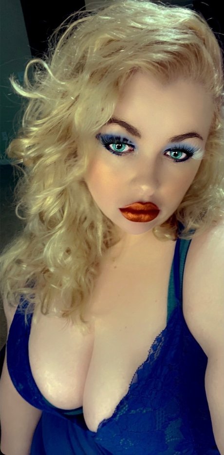 Nicole Tesla onlyfans desnuda