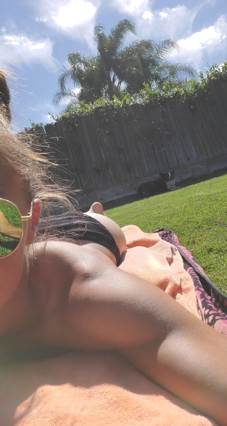 Ariel Saint_ onlyfans nude leak