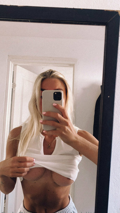 isabelditlevsen onlyfans nude tits