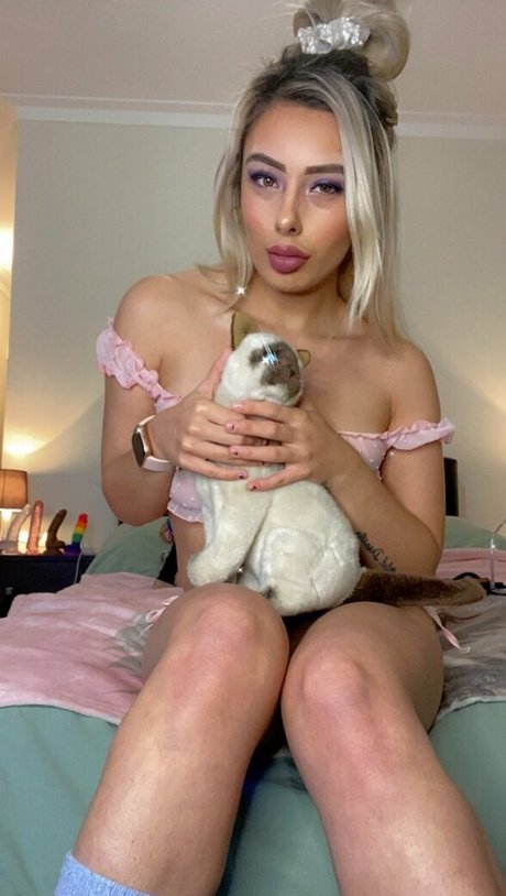 ratchetbrat onlyfans naked pics