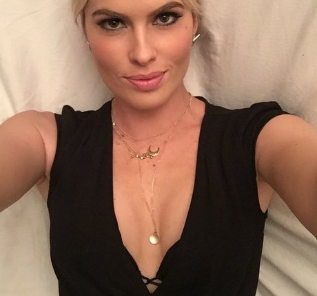 Adriana Abenia onlyfans sex tape