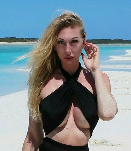 Sara Muzi onlyfans ass