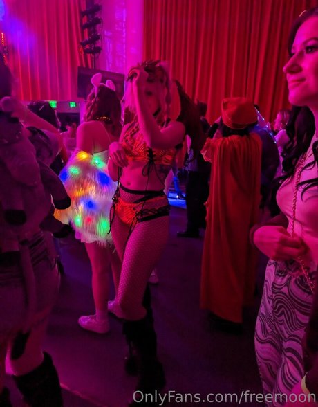 freemoon nude onlyfans leak