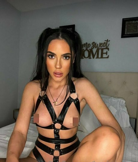 lovelytinnaxo onlyfans strip