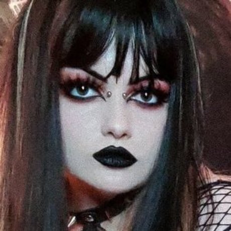 Girlbossnian Profile pic