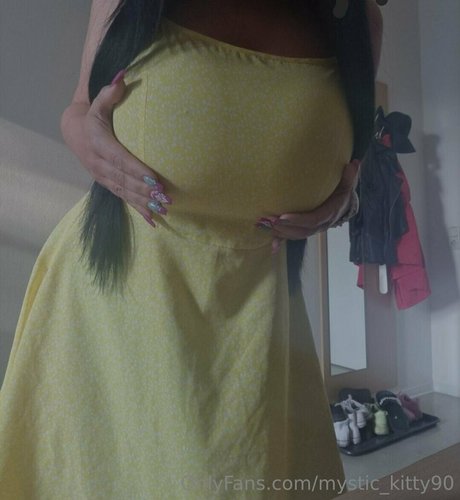 mystic kitty90 topless onlyfans