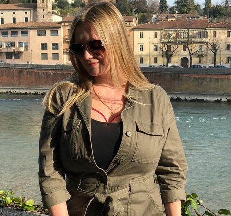 Maria Bodosova onlyfans striptease