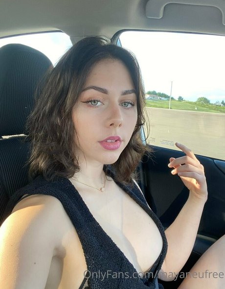 mayaruefree onlyfans boobs
