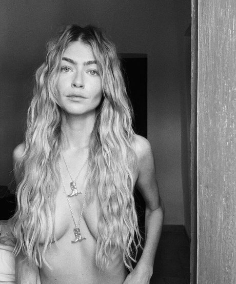 Eve Delf onlyfans page