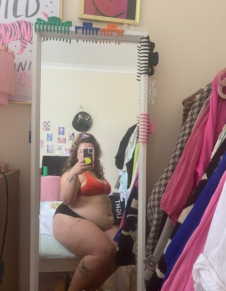 paris stilton onlyfans sexy