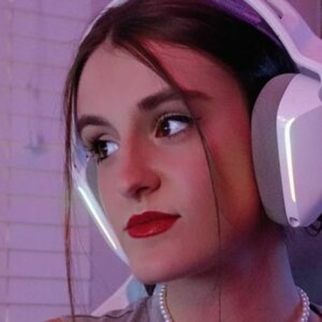 Maggie Roscher onlyfans model photos