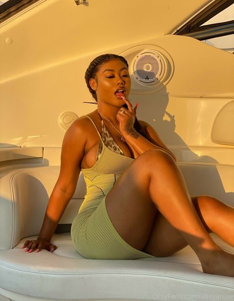 Dejarennae onlyfans creator