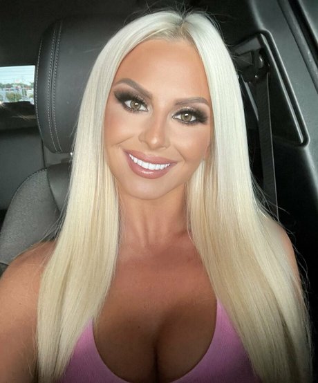 Danni Ellexo onlyfans nudes