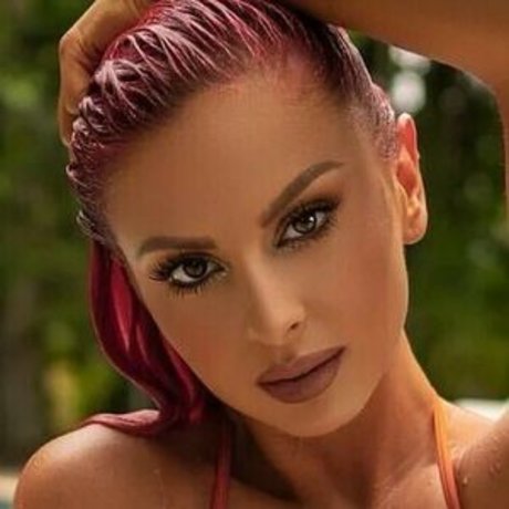 Danni Ellexo Profile pic