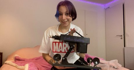 lottiesfree naked onlyfans