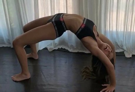 Emma Chamberlain pics onlyfans