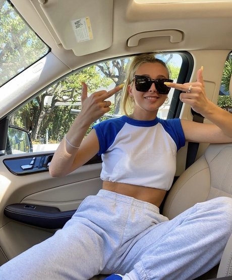 Emma Chamberlain onlyfans model